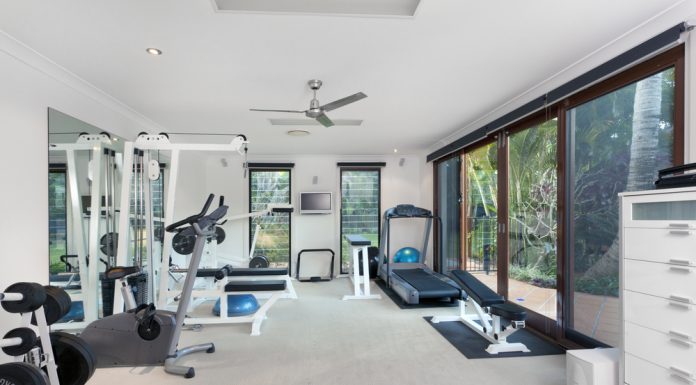 DOSTAŇTE SA DO FORMY S DOMÁCIM FITNESSOM!